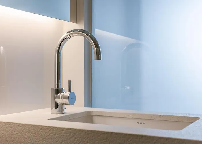 Modern In Centre Of Apartment *